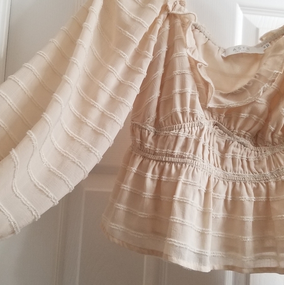 Astr peplum blouse. V neck. Puff sleeve. Xs - Picture 3 of 6